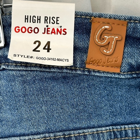 Gogo Jeans High Rise Relaxed Fit Frayed Hem Mom Jeans - Medium Wash - size 24 - Picture 10 of 11